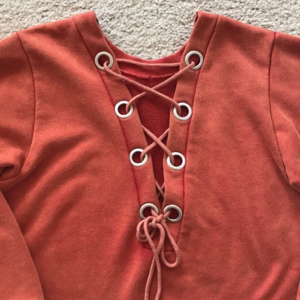 Cropped, Lace Back Pullover Top - Picture 8 of 10